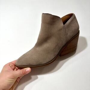 NEW Lucky Brand booties 9.5 Beige Suede